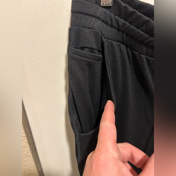 Quince Men’s Flowknit Performance Pants in Black , size M - Picture 8 of 10